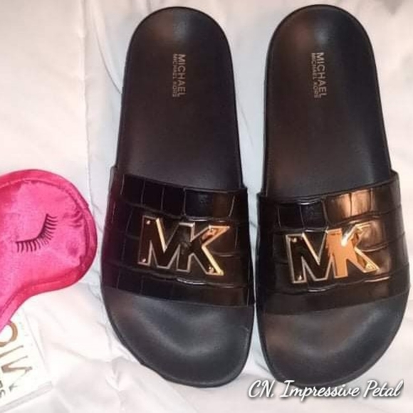 Michel kors slides - Picture 1 of 3
